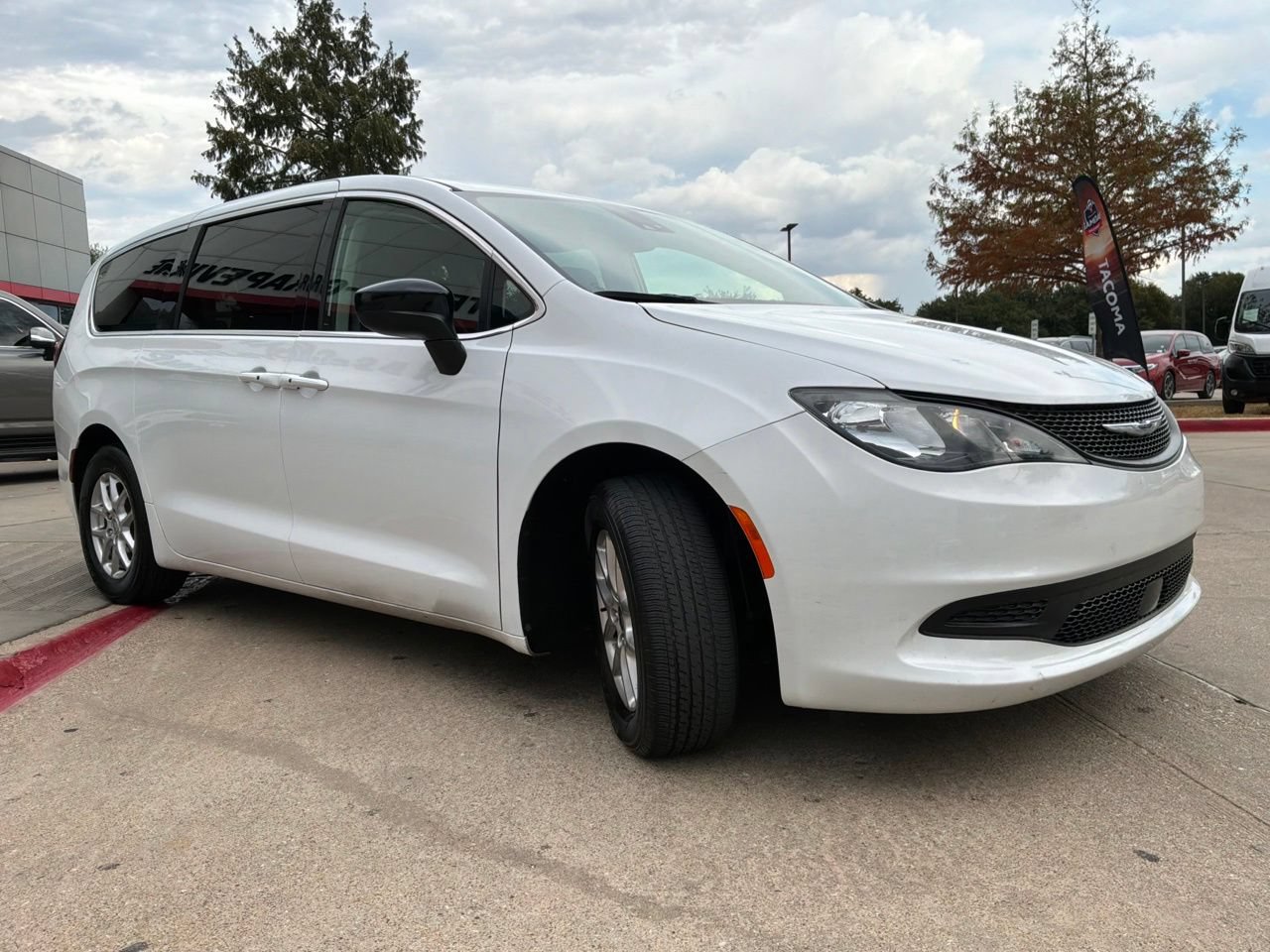 Used 2024 Chrysler Voyager LX FWD image 4