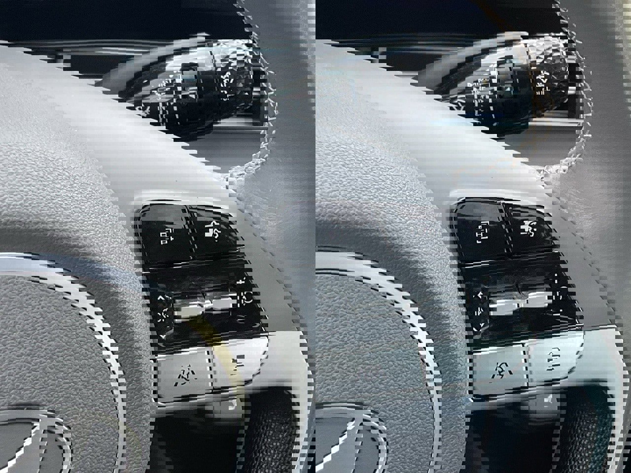 Used 2025 Hyundai Elantra SEL image 24