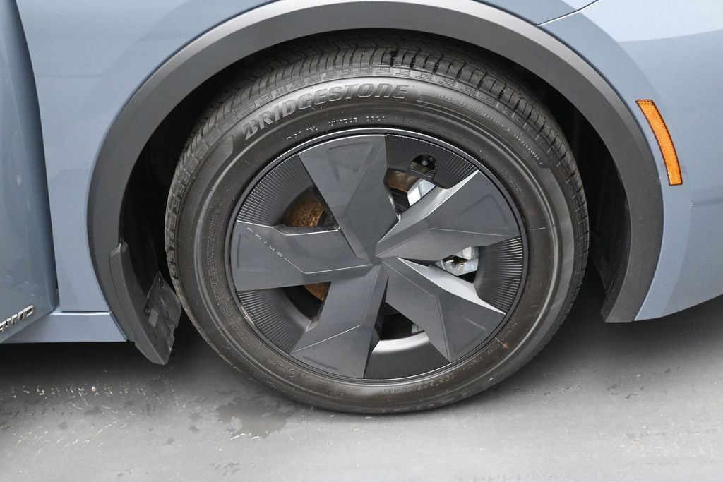 Used 2024 Toyota Prius LE AWD/4WD image 33