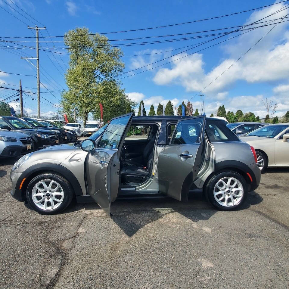 Used 2019 MINI Cooper 4-Door Hardtop image 9