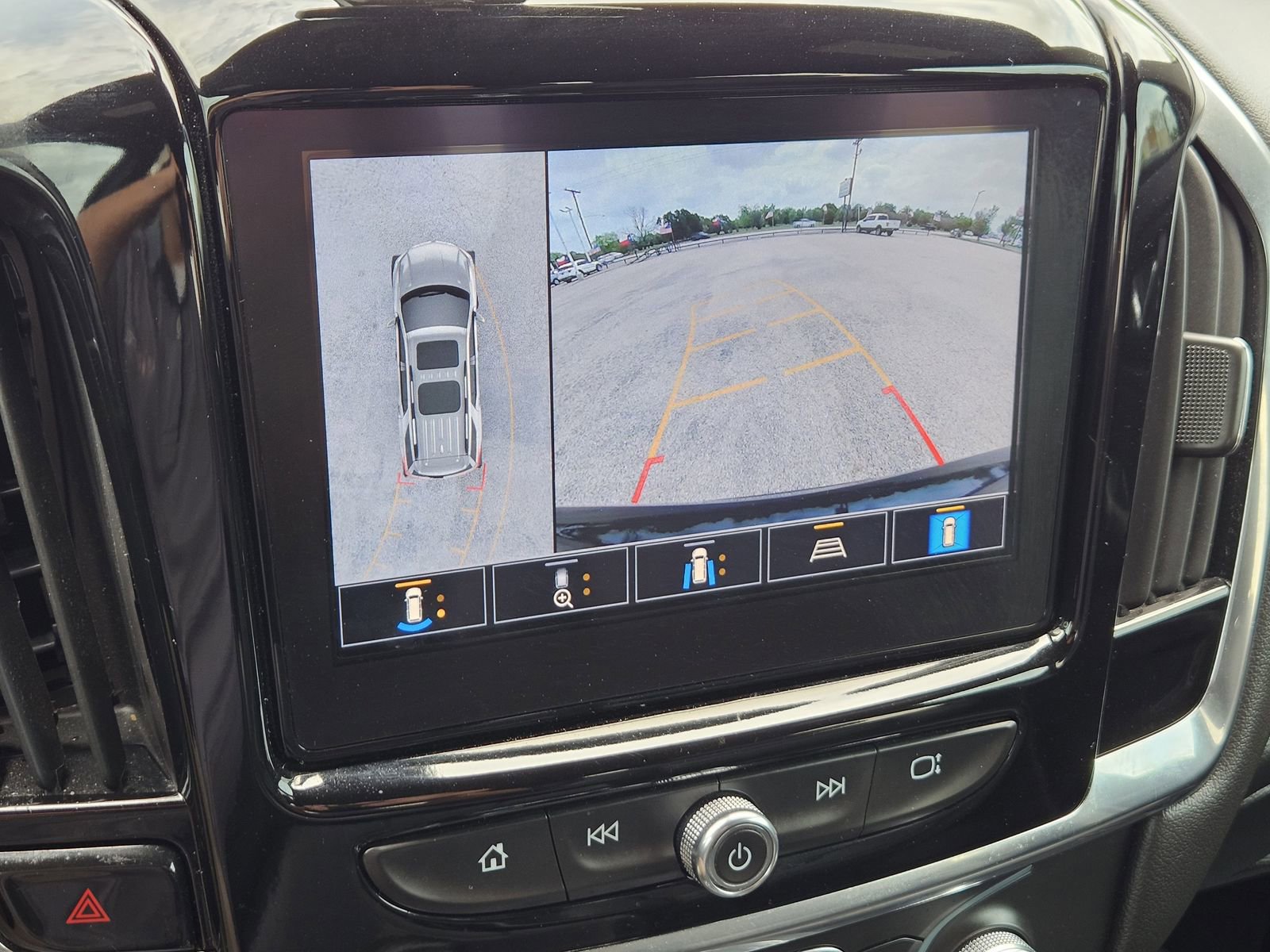 Used 2023 Chevrolet Traverse RS image 21