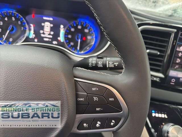 Used 2024 Chrysler Pacifica Touring-L FWD image 40