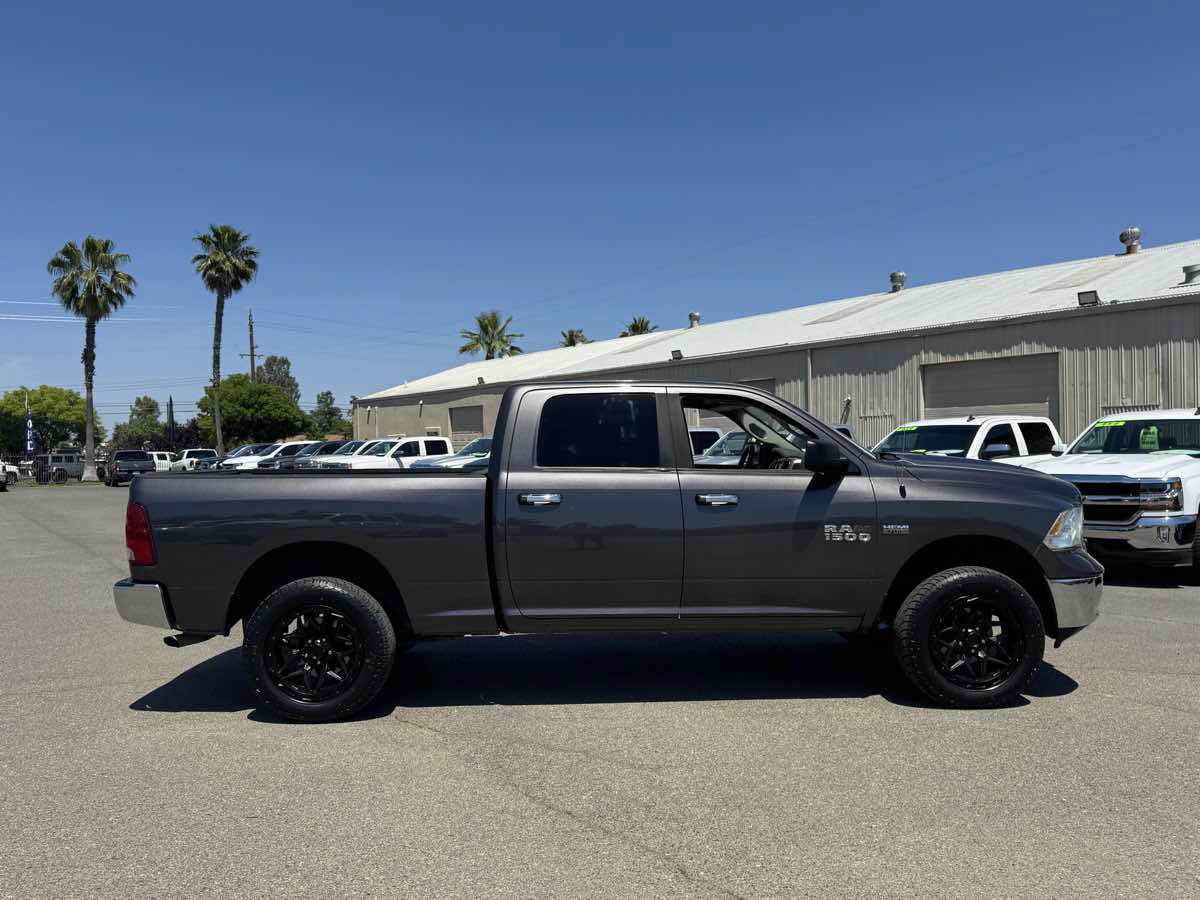 Used 2017 RAM 1500 Classic SLT AWD/4WD image 12