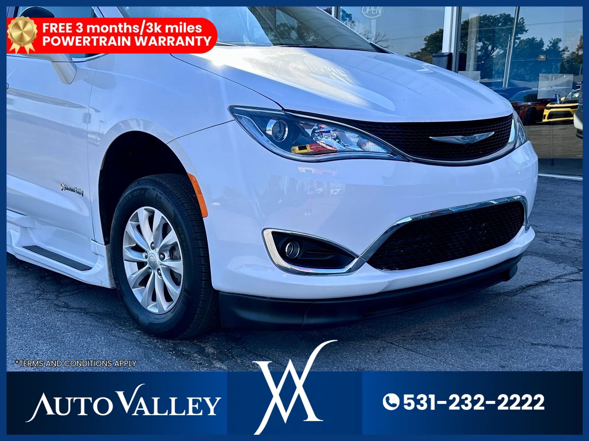 Used 2018 Chrysler Pacifica Touring Plus FWD image 11