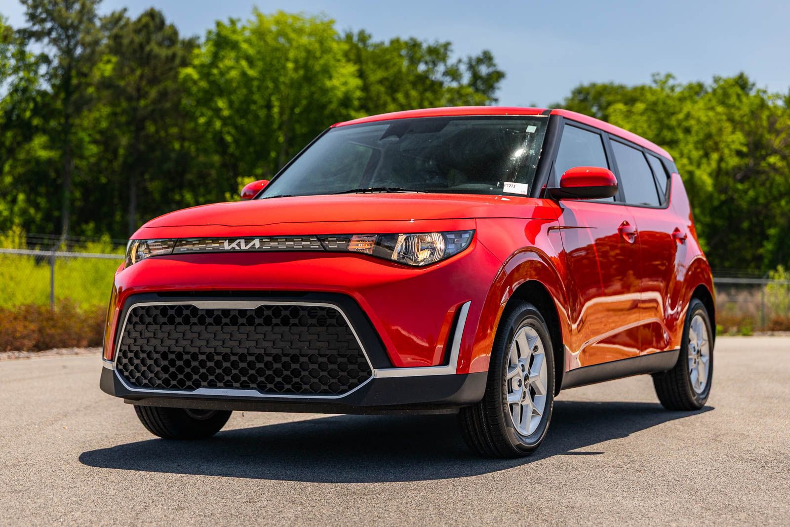 Used 2025 Kia Soul LX w/ LX Technology Package FWD image 3