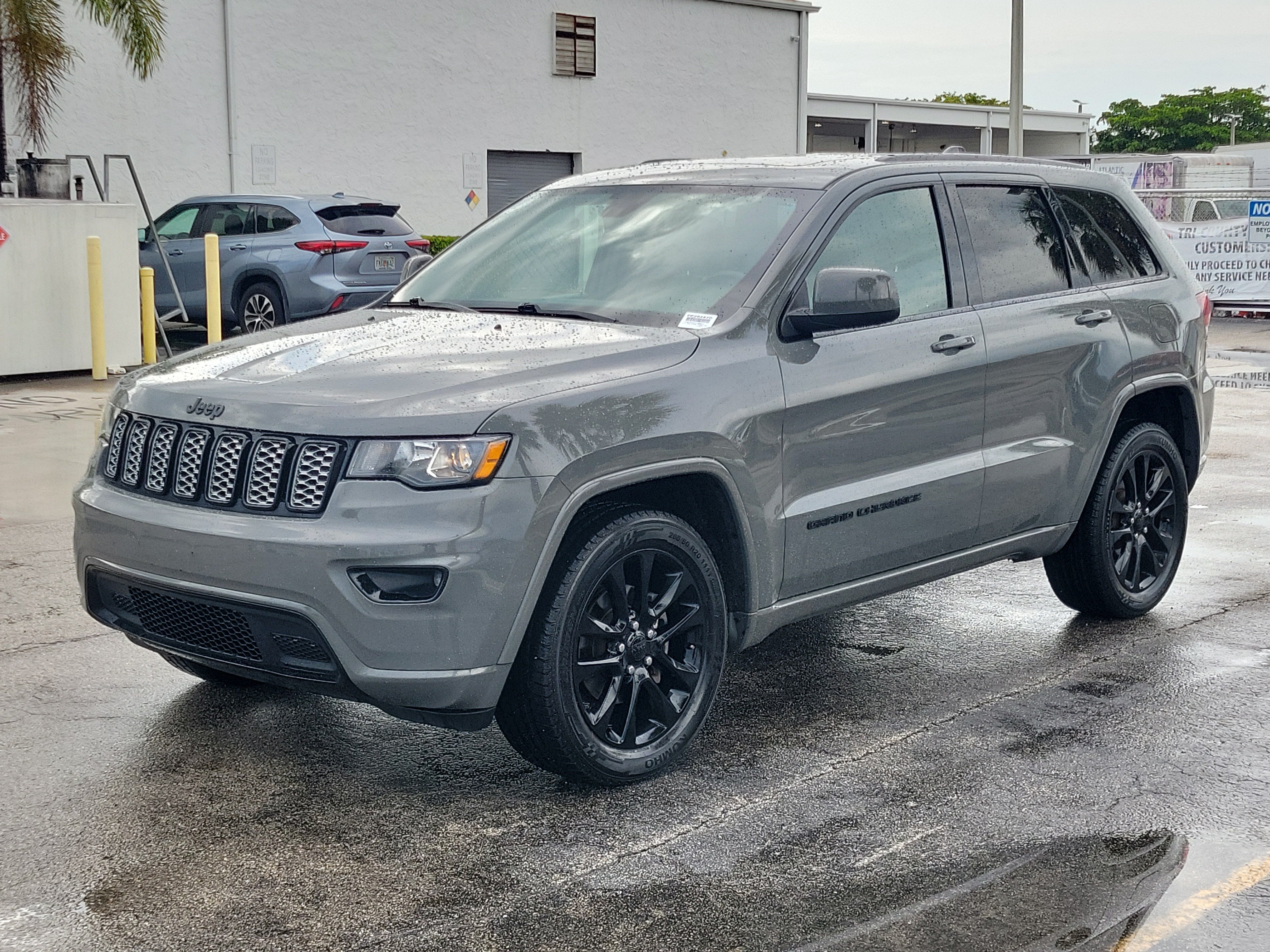 Used 2020 Jeep Grand Cherokee Altitude AWD/4WD image 7