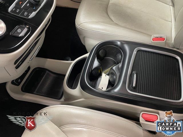 Used 2018 Chrysler Pacifica Touring-L Plus image 18
