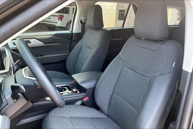 Used 2025 Ford Explorer Active AWD/4WD image 26