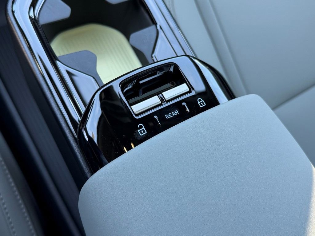 New 2026 Volvo EX30 Cross Country Ultra w/ Protection Package Premier image 25