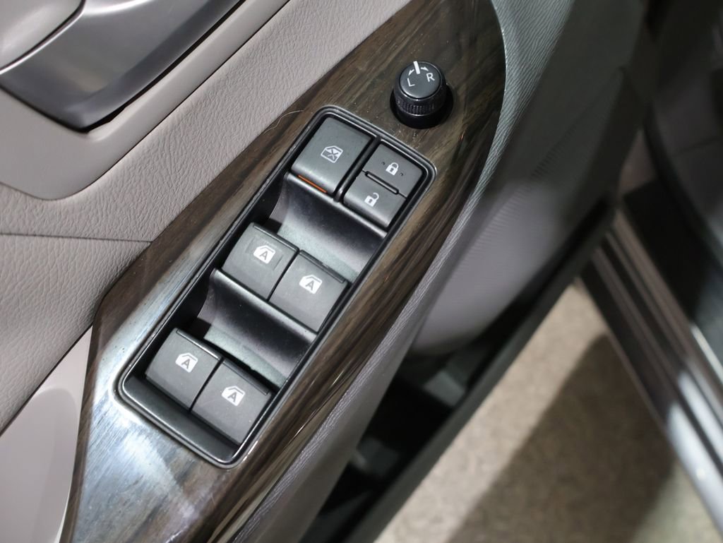 Used 2017 Toyota Sienna XLE image 14