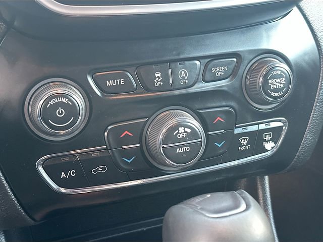 Used 2021 Jeep Cherokee Latitude Lux w/ Comfort/Convenience Group AWD/4WD image 16