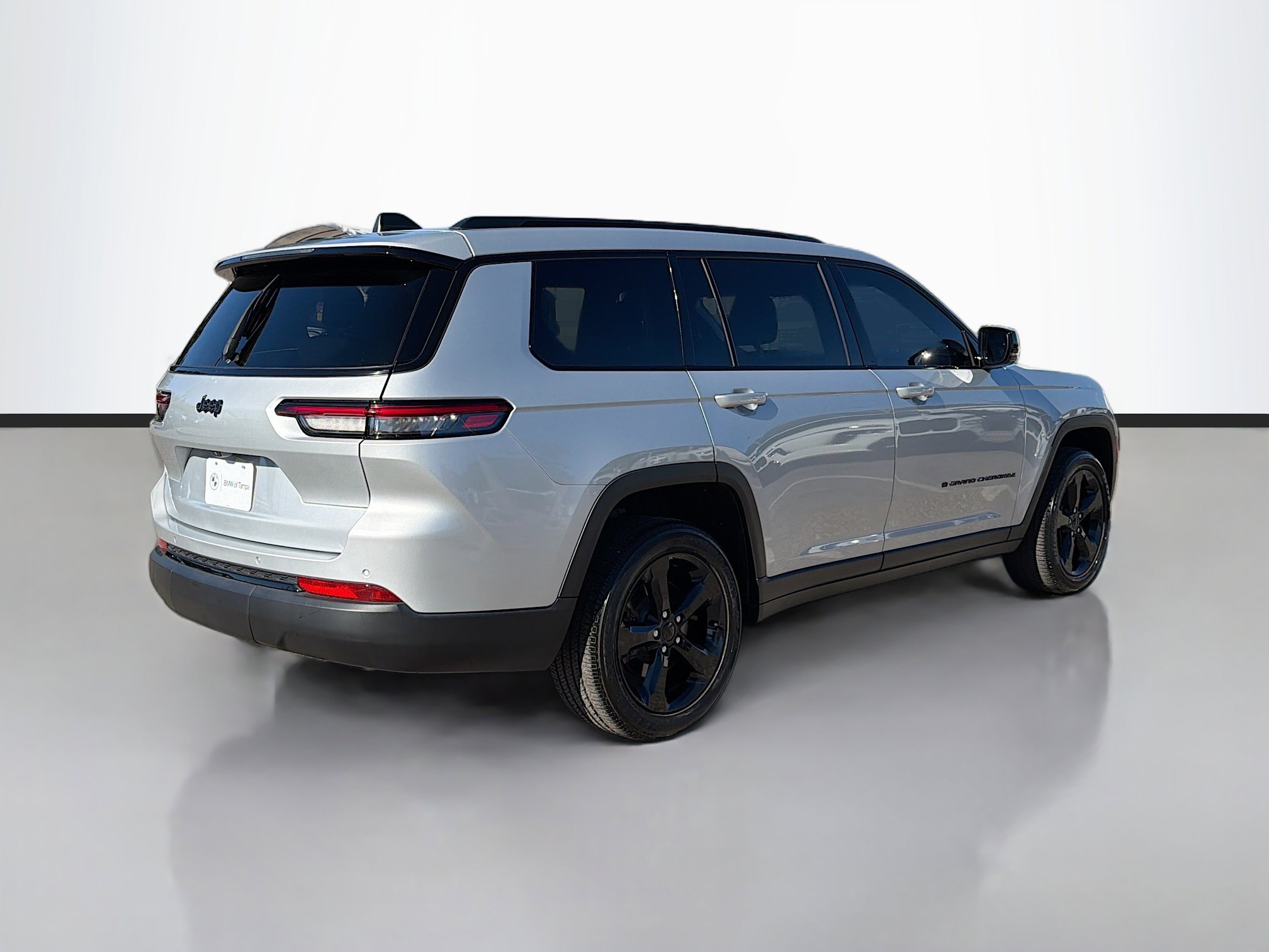 Used 2023 Jeep Grand Cherokee L Laredo image 3