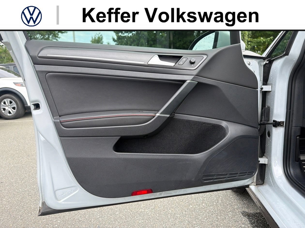 Used 2020 Volkswagen GTI SE FWD image 14