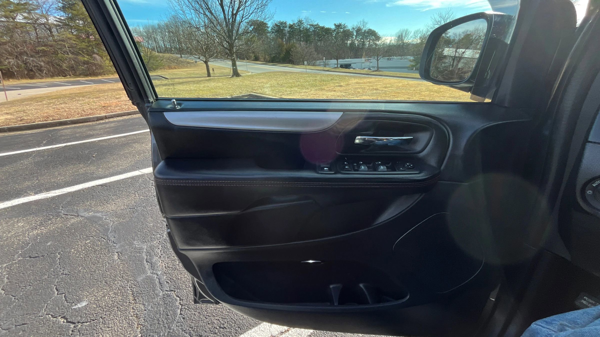 Used 2018 Dodge Grand Caravan SXT w/ Blacktop Package image 22
