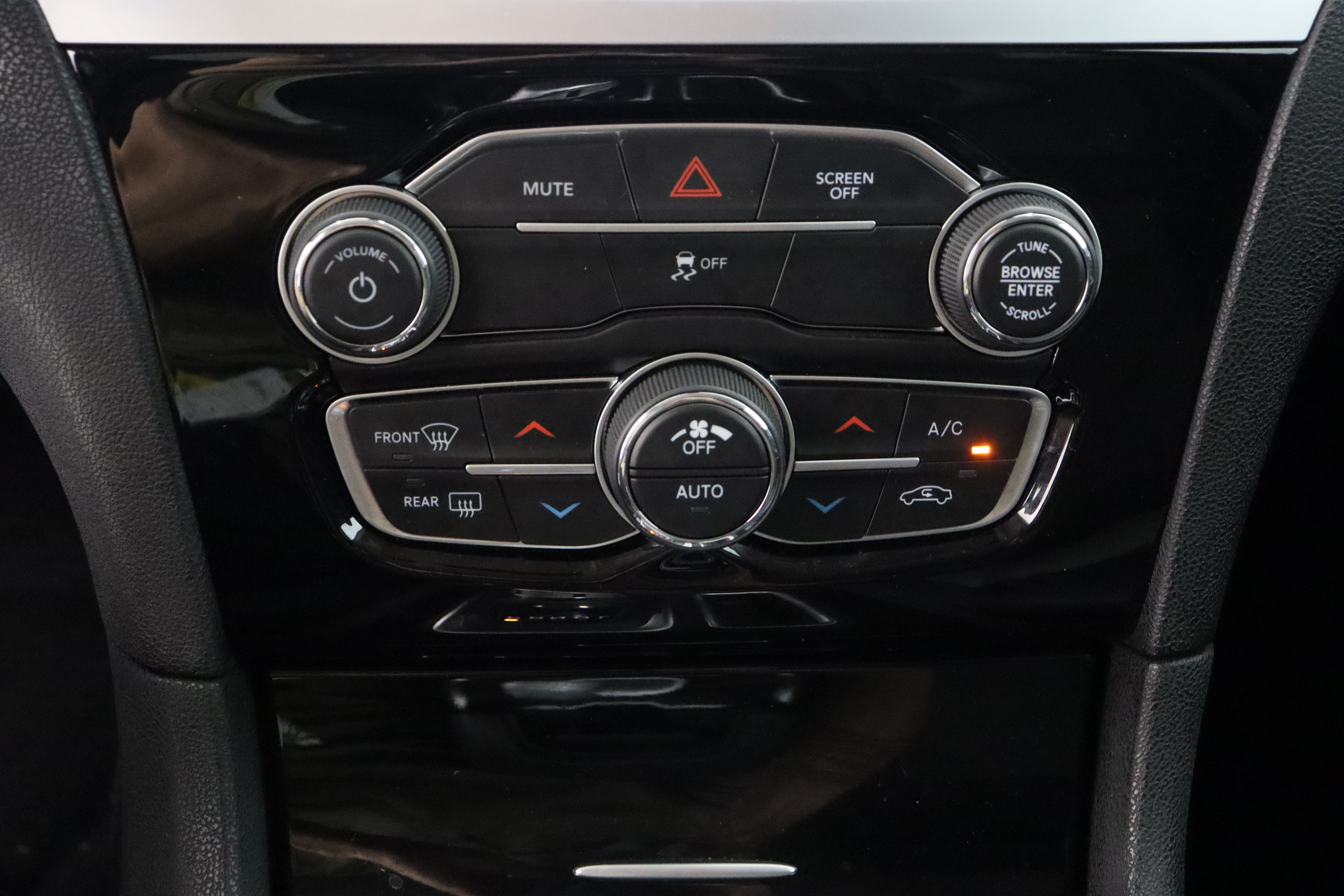 Used 2023 Chrysler 300 Touring w/ Sport Appearance Package RWD image 20