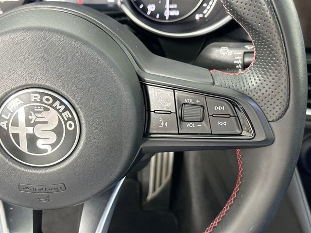 Used 2023 Alfa Romeo Giulia Estrema AWD/4WD image 32