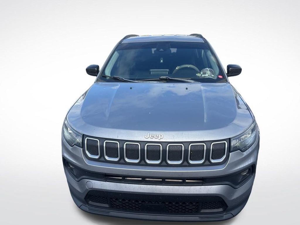 Used 2022 Jeep Compass Latitude image 2