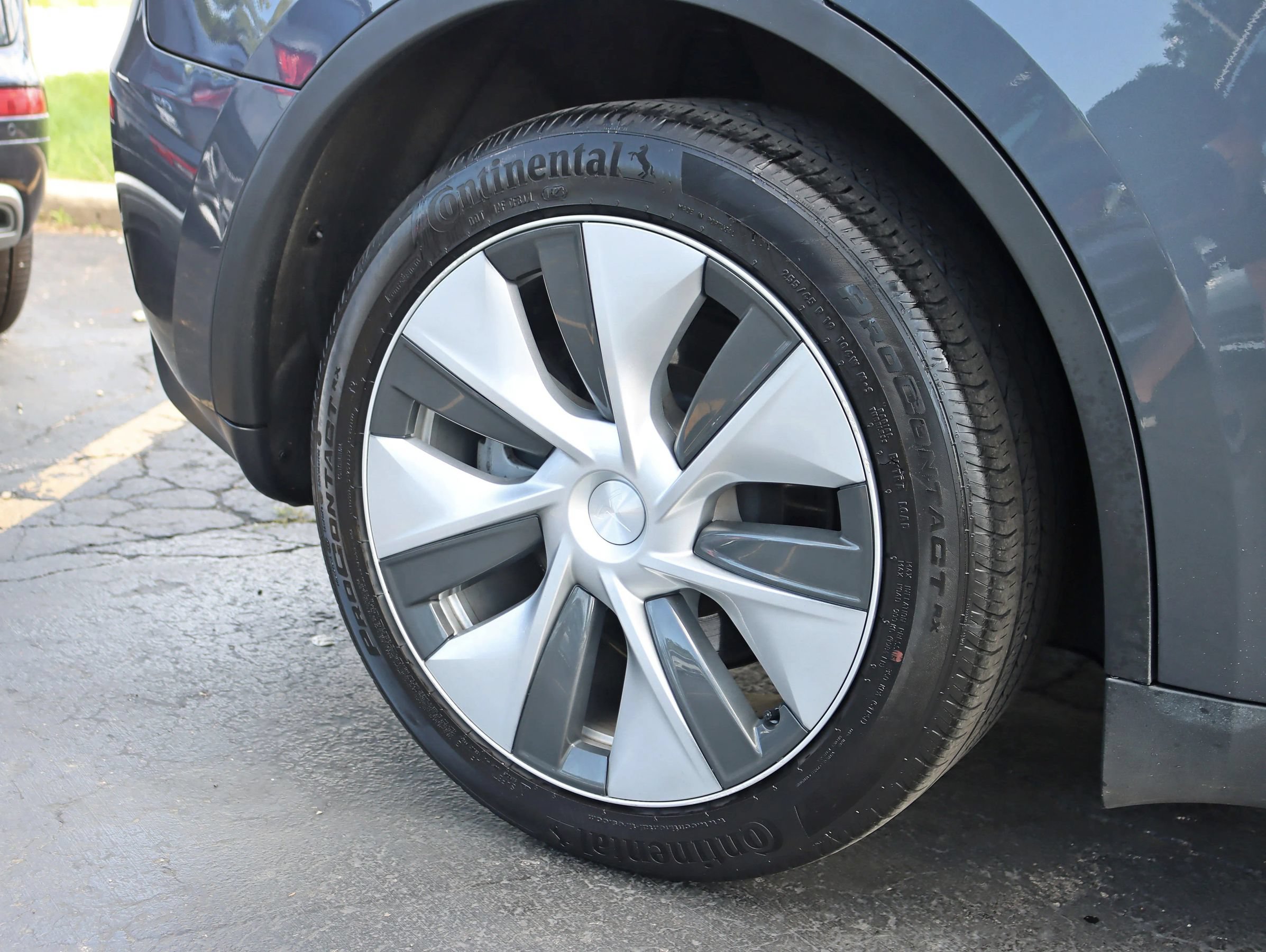 Used 2023 Tesla Model Y Long Range AWD/4WD image 6