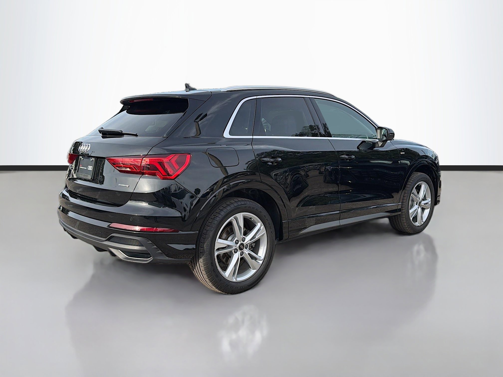 Certified 2024 Audi Q3 2.0T Premium Plus image 3