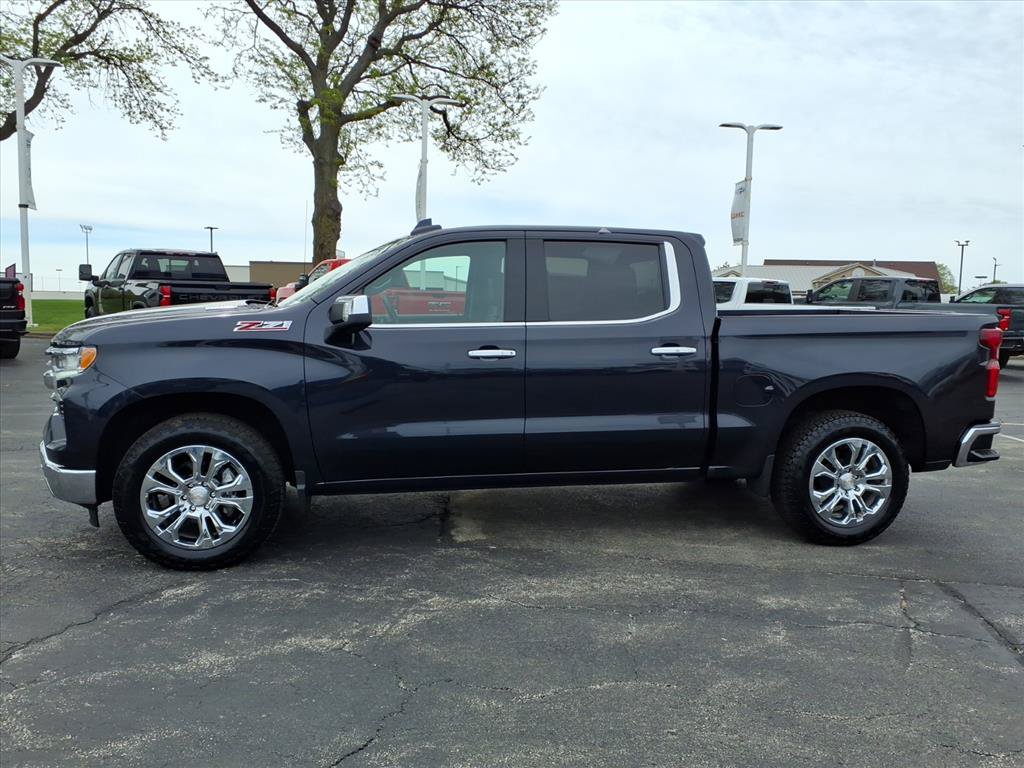 Used 2022 Chevrolet Silverado 1500 LTZ w/ Z71 Off-Road Package AWD/4WD image 4