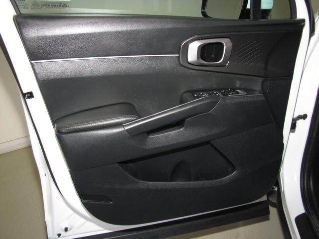 Used 2023 Kia Sorento LX FWD image 10