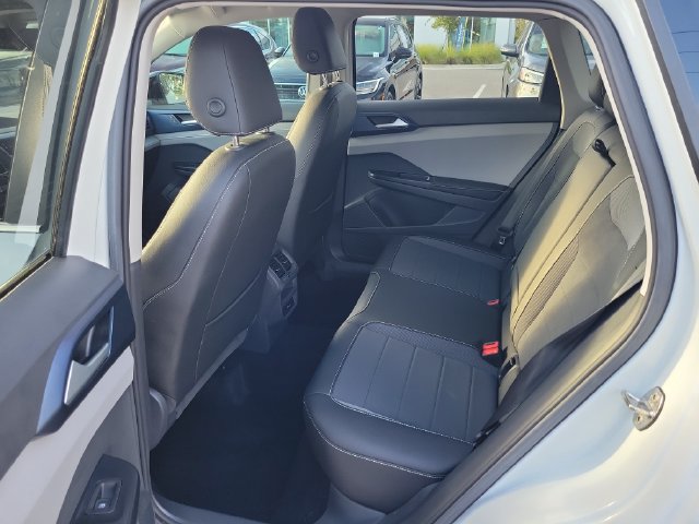 Certified 2024 Volkswagen Taos SE FWD image 10