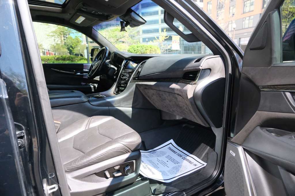 Used 2019 Cadillac Escalade ESV Platinum AWD/4WD image 34
