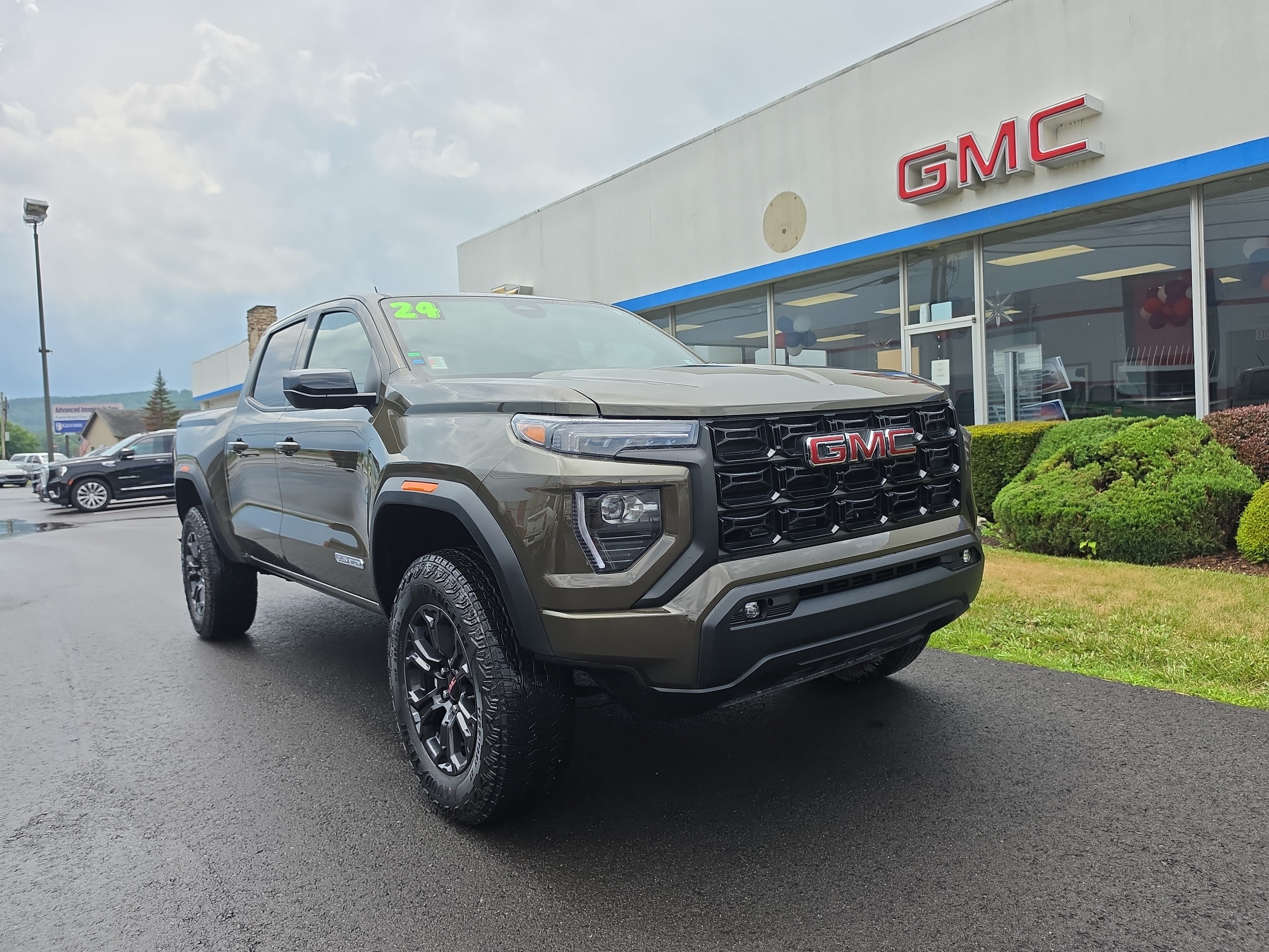 Used 2024 GMC Canyon Elevation w/ Elevation Premium Package