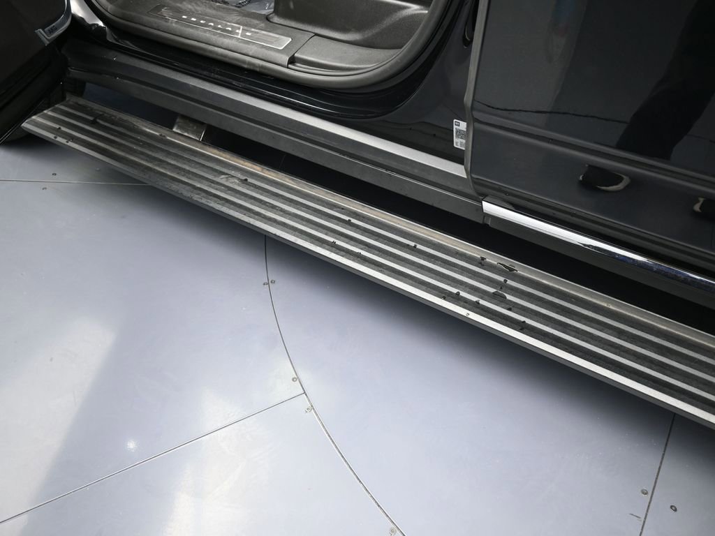 Used 2025 Cadillac Escalade ESV Sport w/ Touring Package image 41