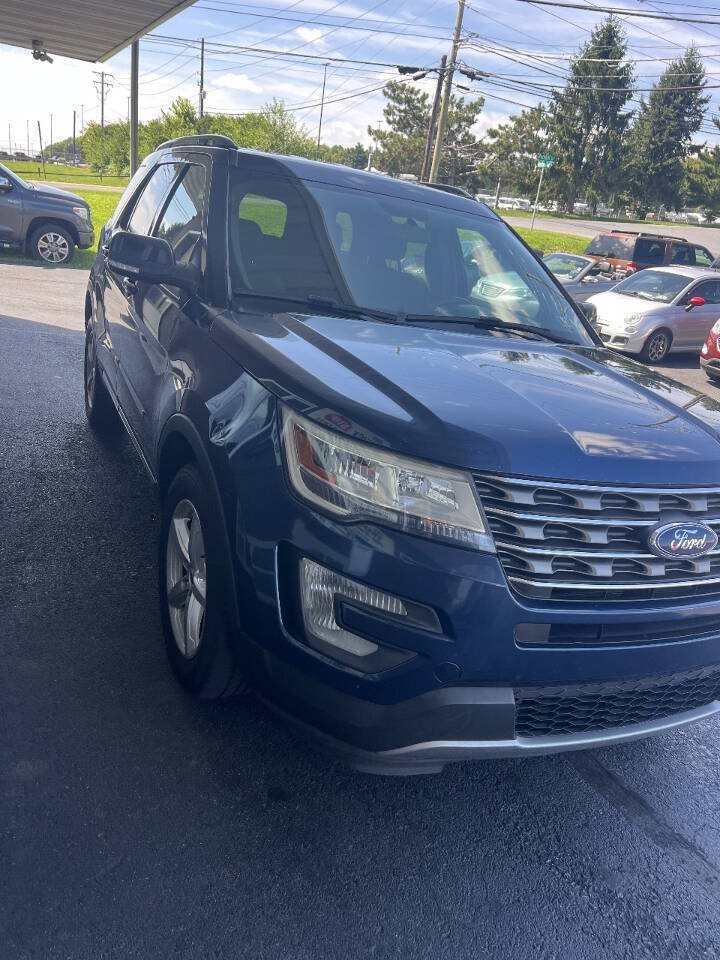 Used 2017 Ford Explorer XLT AWD/4WD image 5