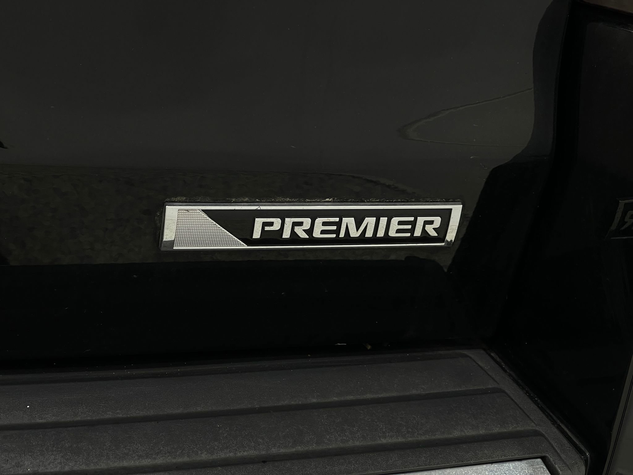 Used 2018 Chevrolet Suburban Premier image 43