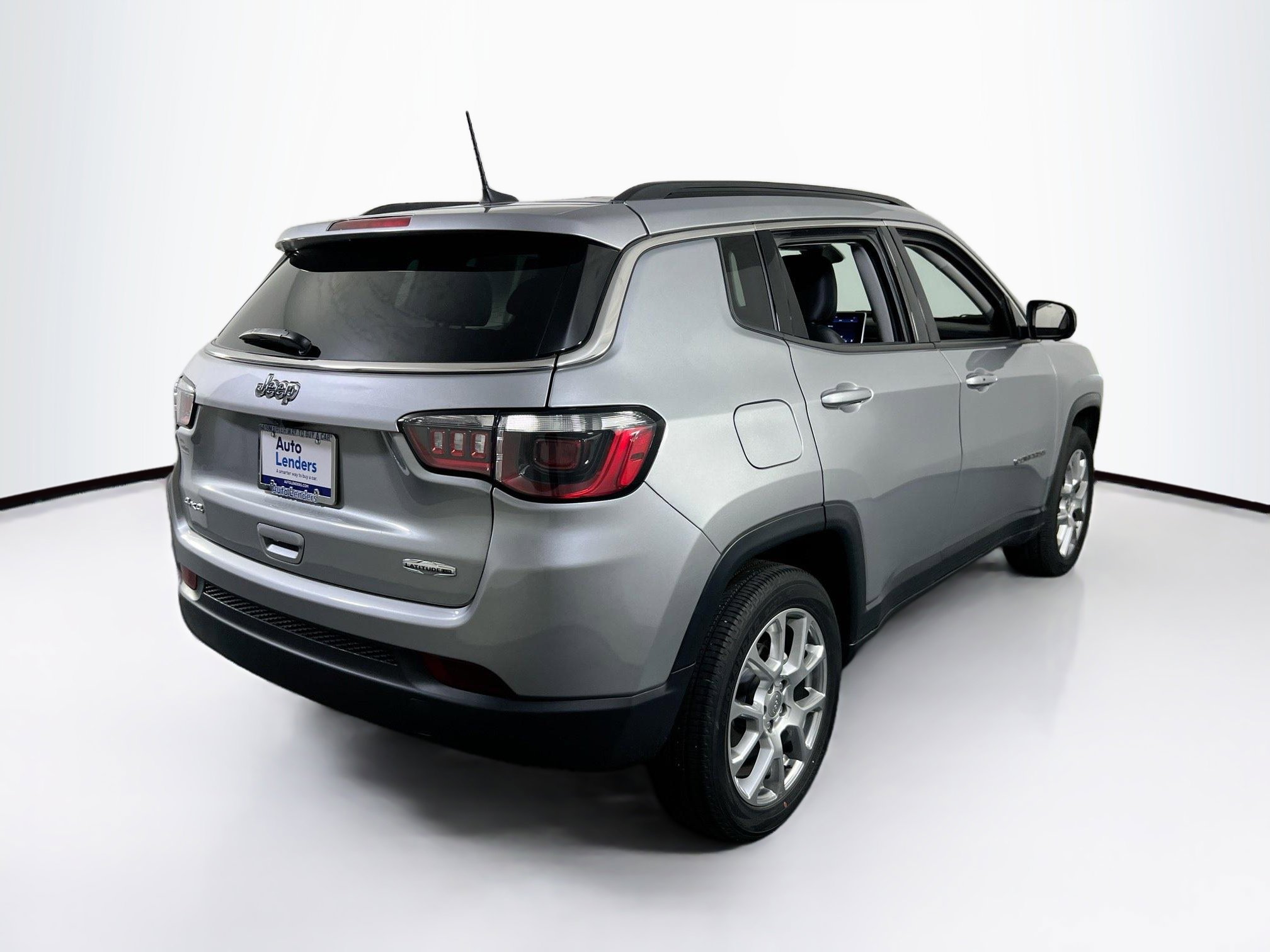 Used 2022 Jeep Compass Latitude AWD/4WD image 5