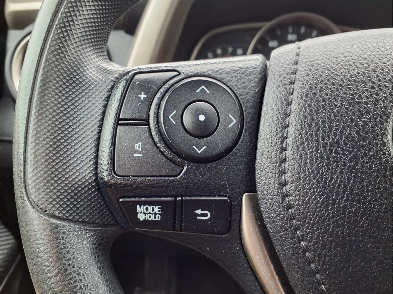 Used 2015 Toyota RAV4 LE image 24