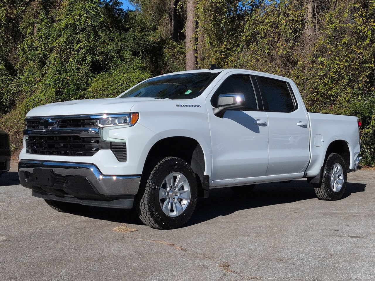 Used 2024 Chevrolet Silverado 1500 LT RWD image 1
