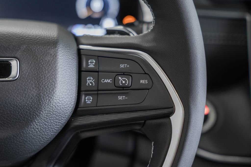 New 2025 Jeep Grand Cherokee 4WD image 25