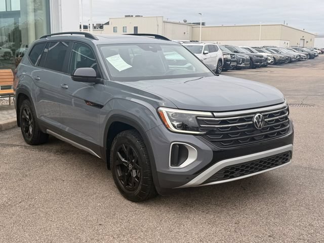 Certified 2024 Volkswagen Atlas Peak Edition SEL AWD/4WD image 9