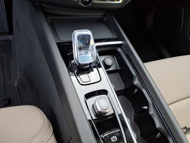 New 2026 Volvo XC60 B5 Plus w/ Protection Package Premier AWD/4WD image 24