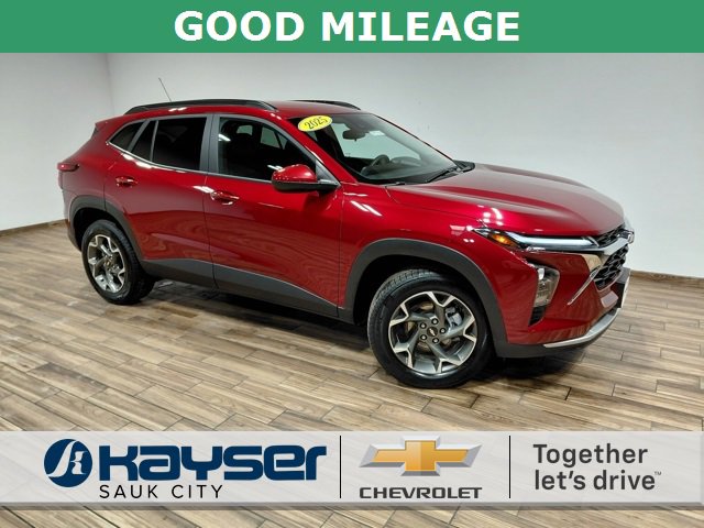 Used 2025 Chevrolet Trax LT image 1