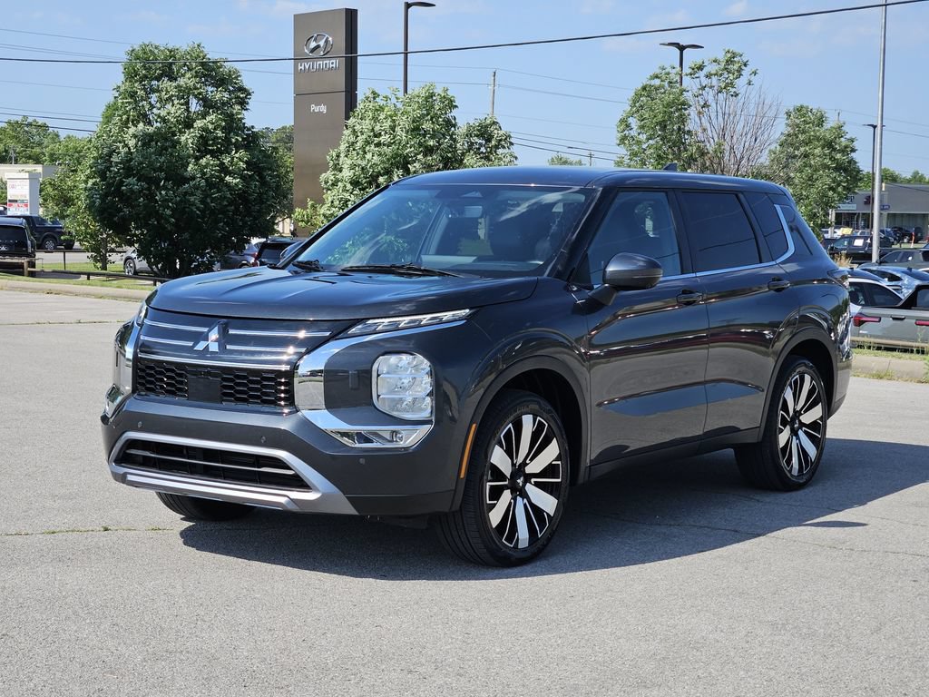Used 2025 Mitsubishi Outlander SE AWD/4WD image 2