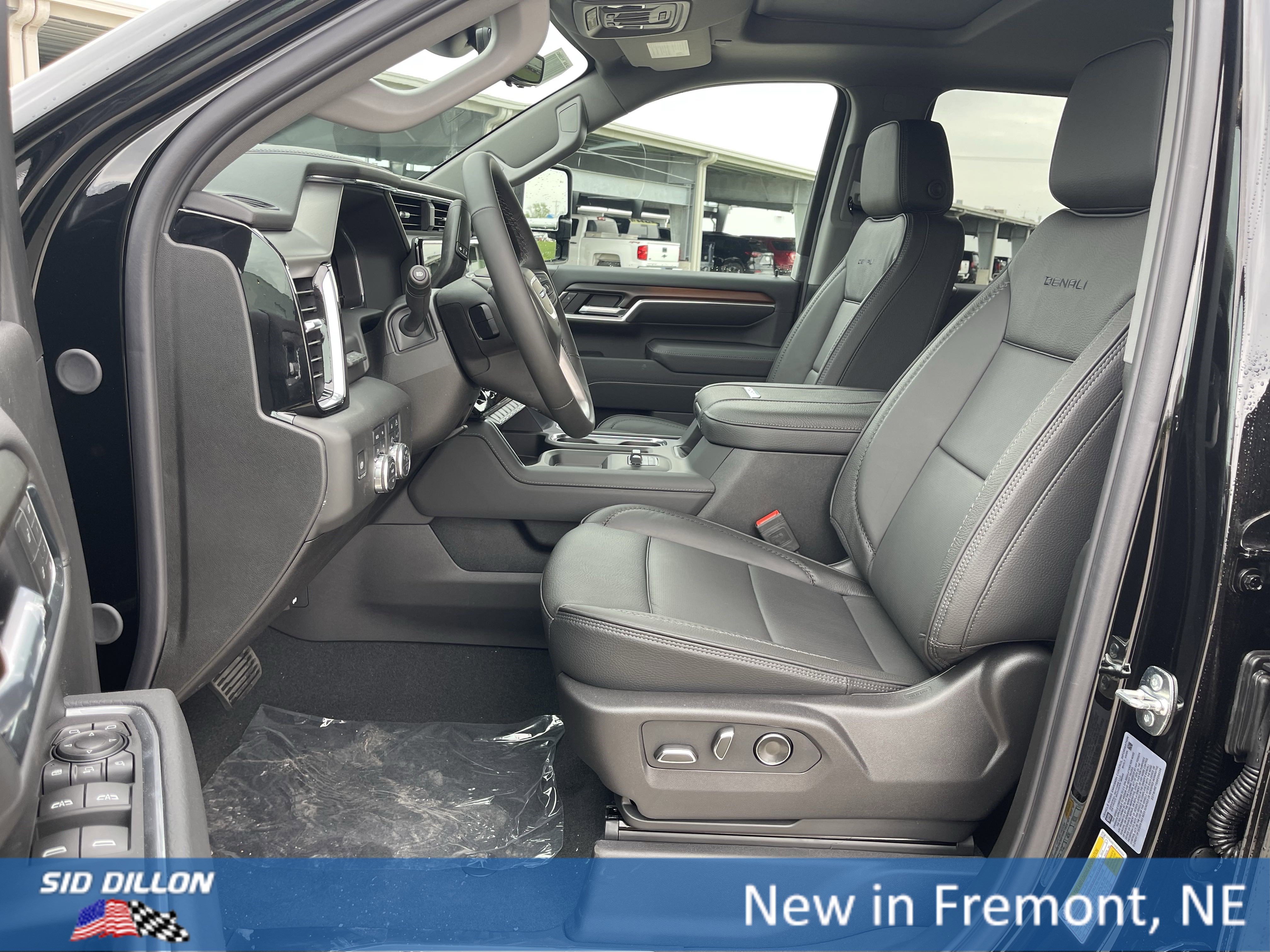 New 2025 GMC Sierra 2500 Denali w/ Denali Reserve Package image 9