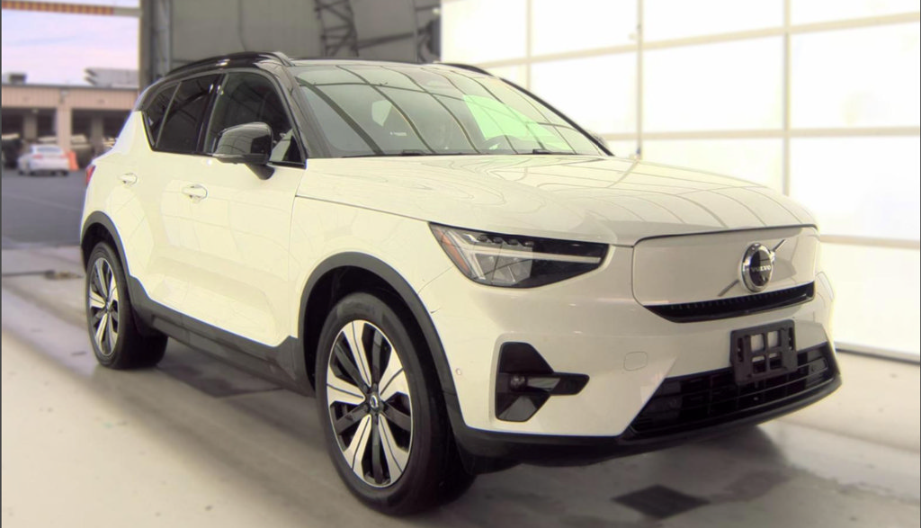 Used 2023 Volvo XC40 Recharge Plus w/ Protection Package Premier AWD/4WD image 5