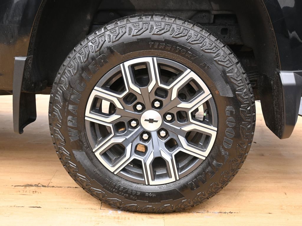 Used 2023 Chevrolet Colorado Z71 w/ Z71 Convenience Package 2 AWD/4WD image 12