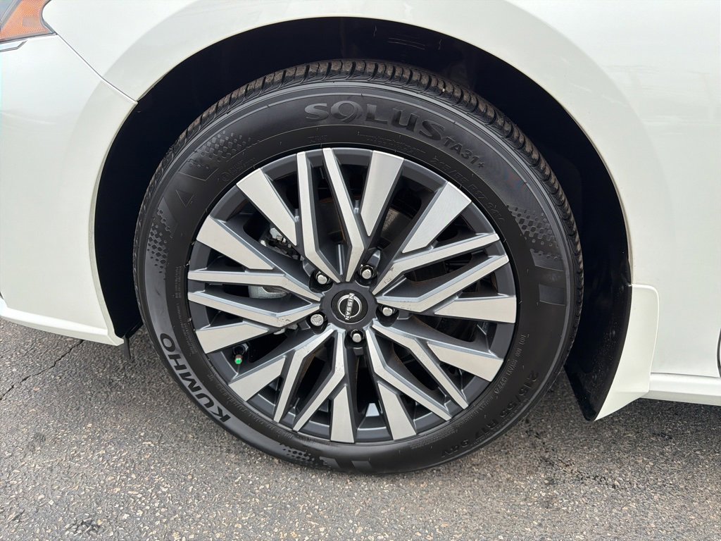 Used 2025 Nissan Altima 2.5 SV w/ SV Premium Package image 9