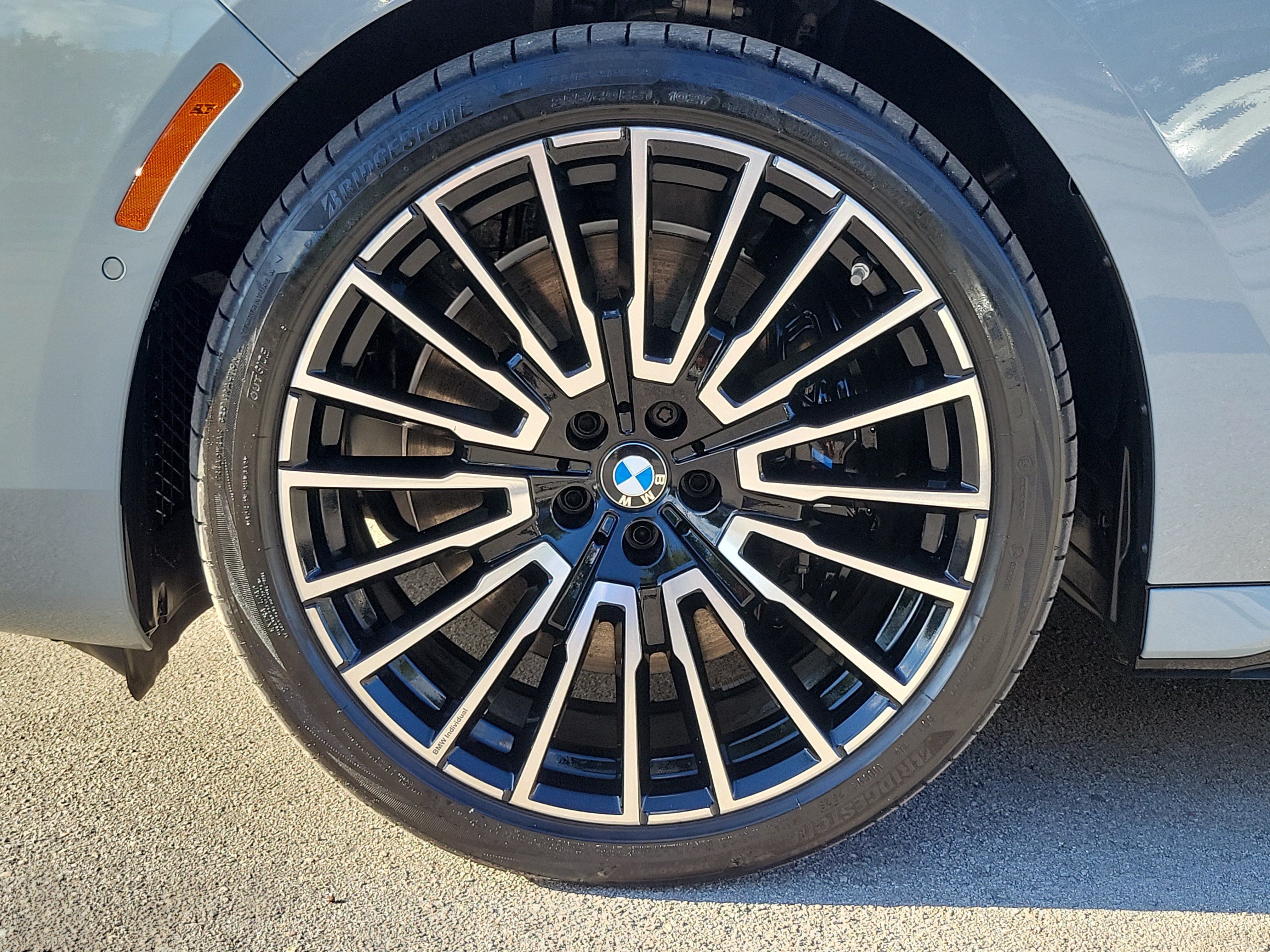 Used 2026 BMW 740i w/ Executive Package RWD image 5