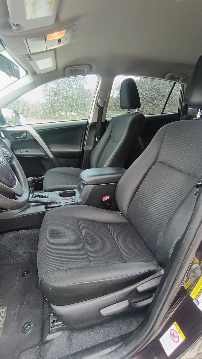Used 2017 Toyota RAV4 LE FWD image 10