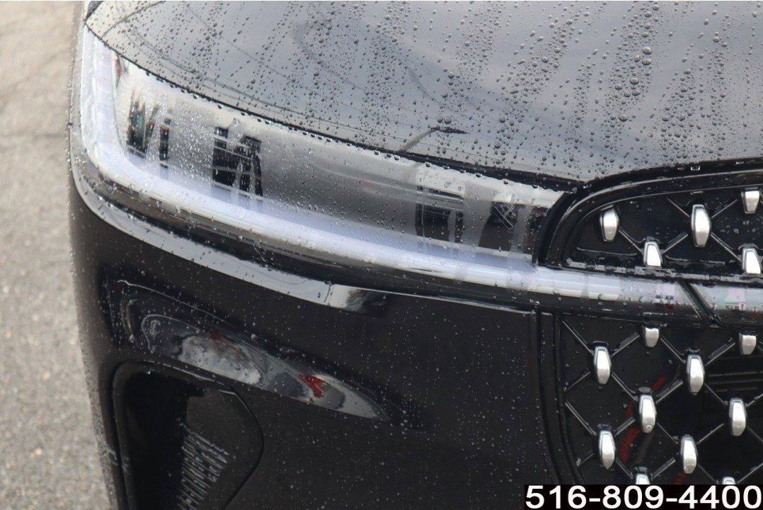 Used 2025 Lincoln Nautilus Reserve image 11