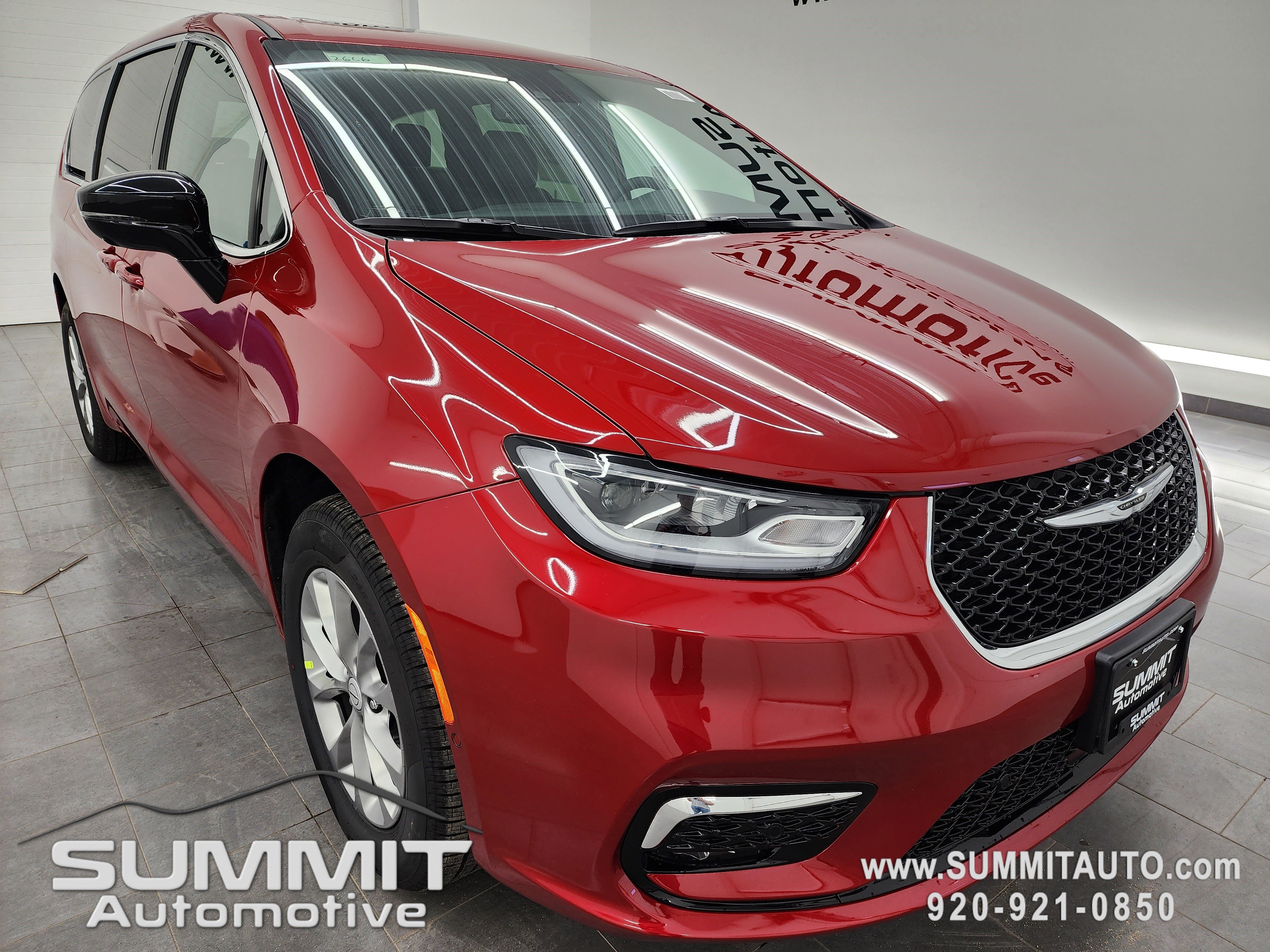 New 2026 Chrysler Pacifica Select AWD/4WD image 2
