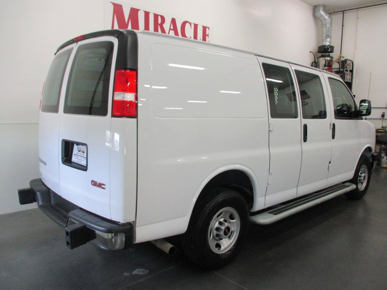 Used 2024 GMC Savana 2500 w/ Driver Convenience Package image 7
