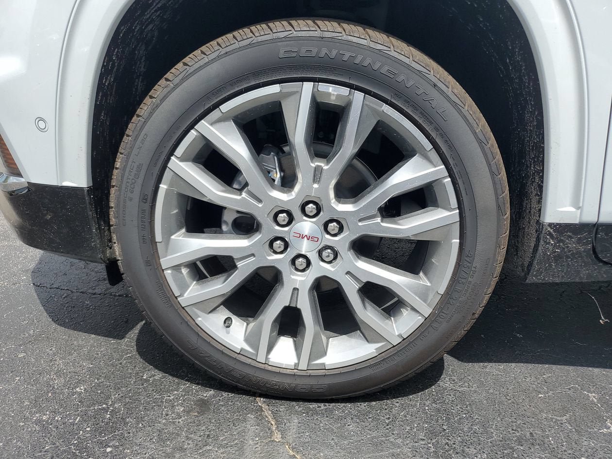 New 2026 GMC Acadia Denali w/ Super Cruise Package FWD image 6