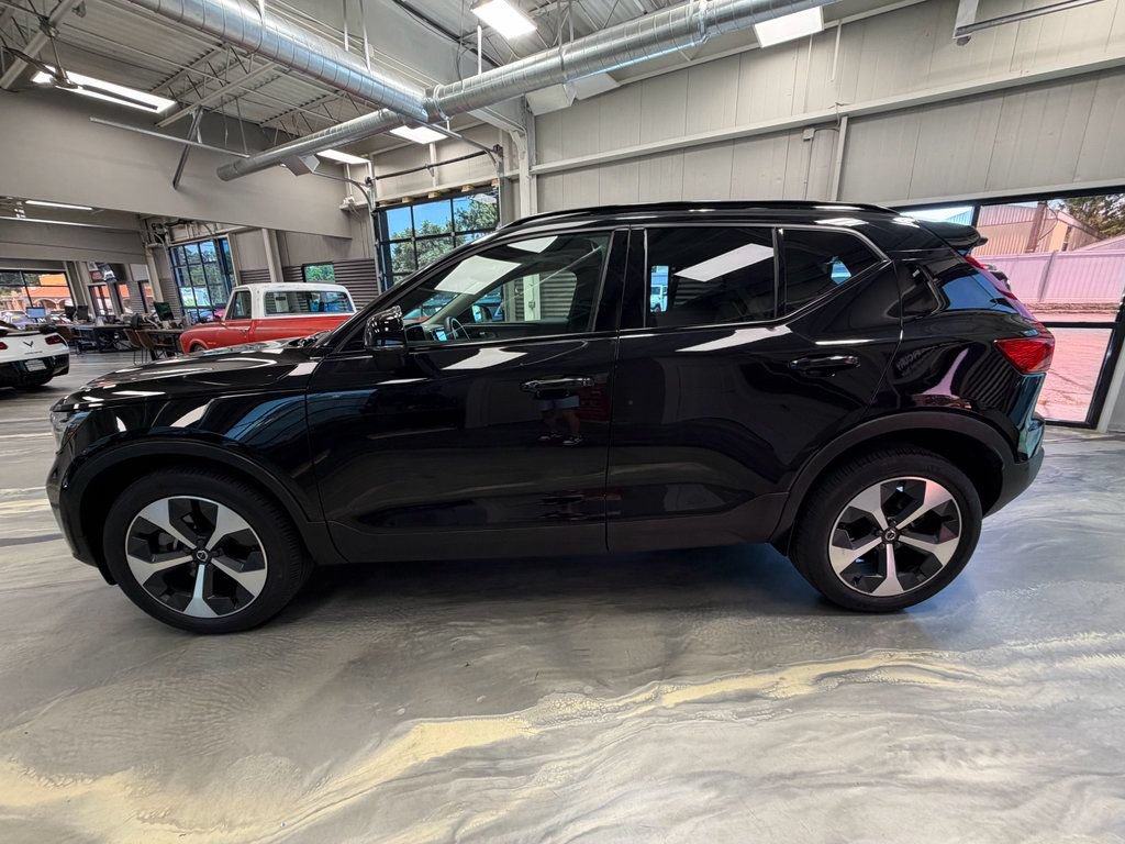 Used 2023 Volvo XC40 B5 Plus w/ Driver Assist Package AWD/4WD image 39